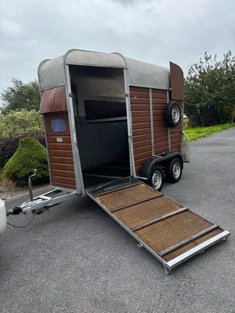 Double horse box - Image 1