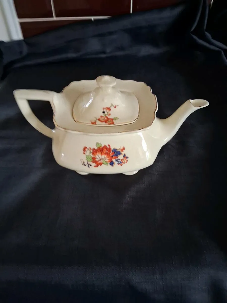 Square Shaped Teapot - Image 2