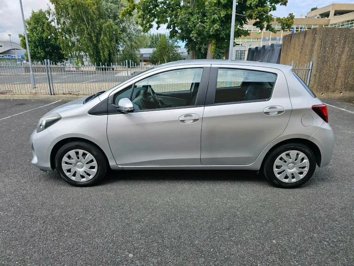 Toyota yaris luna - Image 3