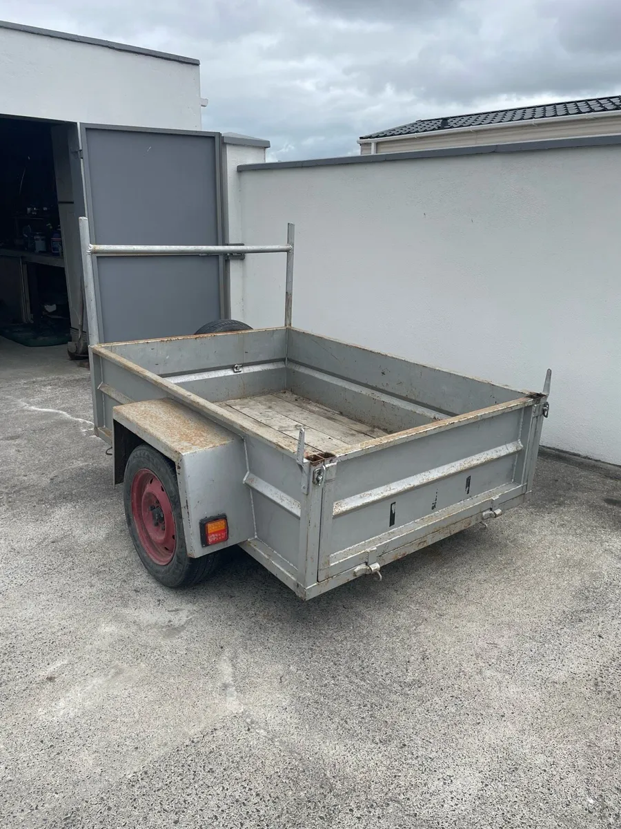 Trailer - Image 1