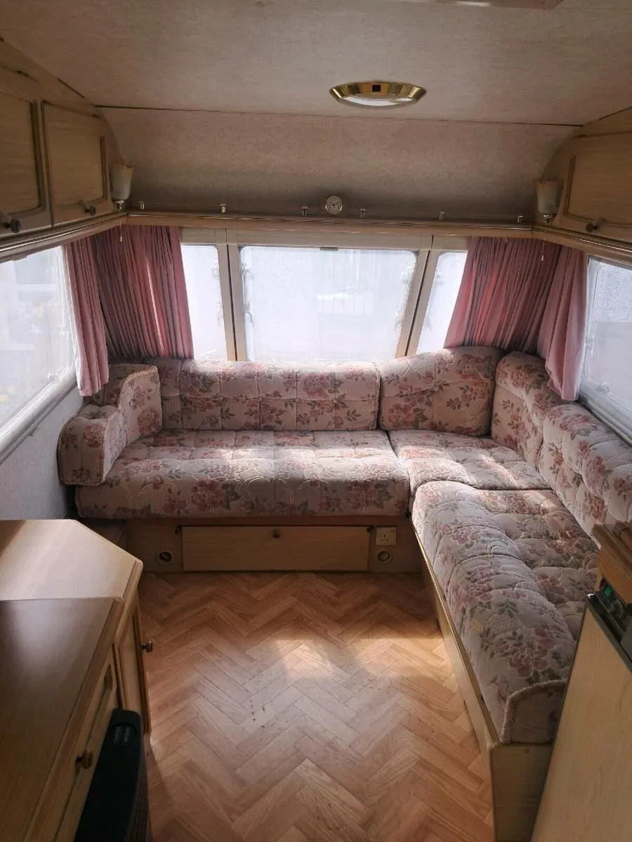 2 BERTH caravan - Image 4