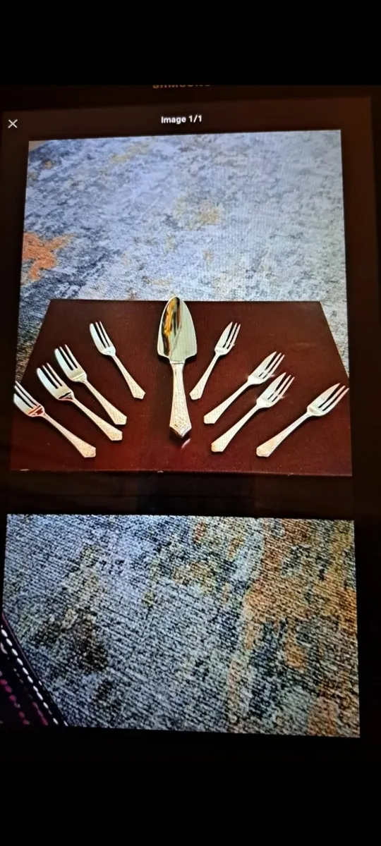 NEWBRIDGE. 8 pastry forks and pastry server