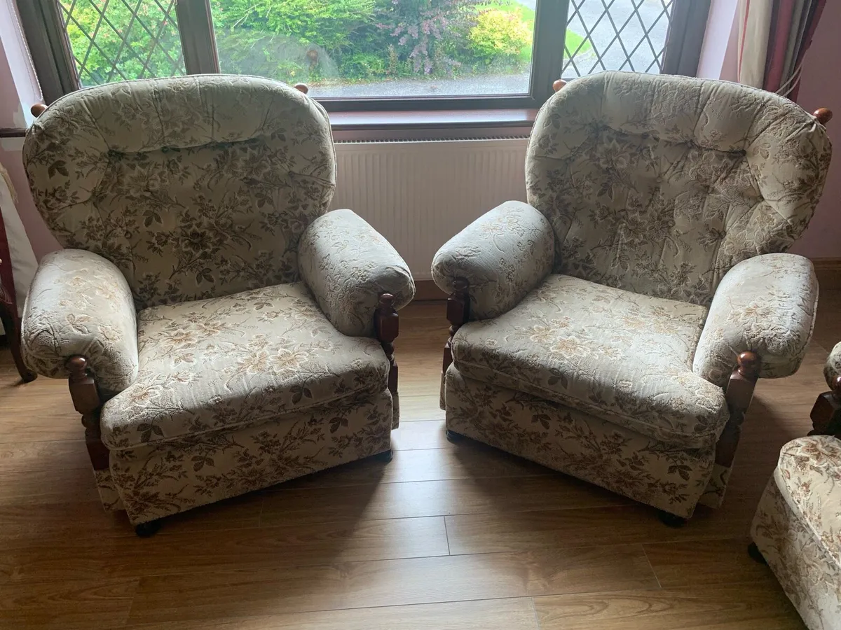 Three piece suite; two arm chairs & one couch. - Image 3
