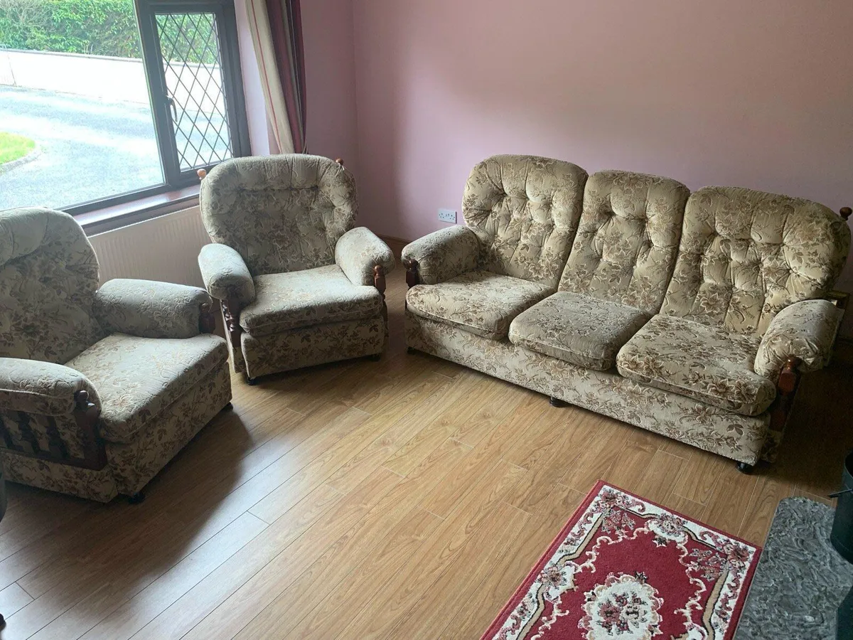 Three piece suite; two arm chairs & one couch. - Image 1