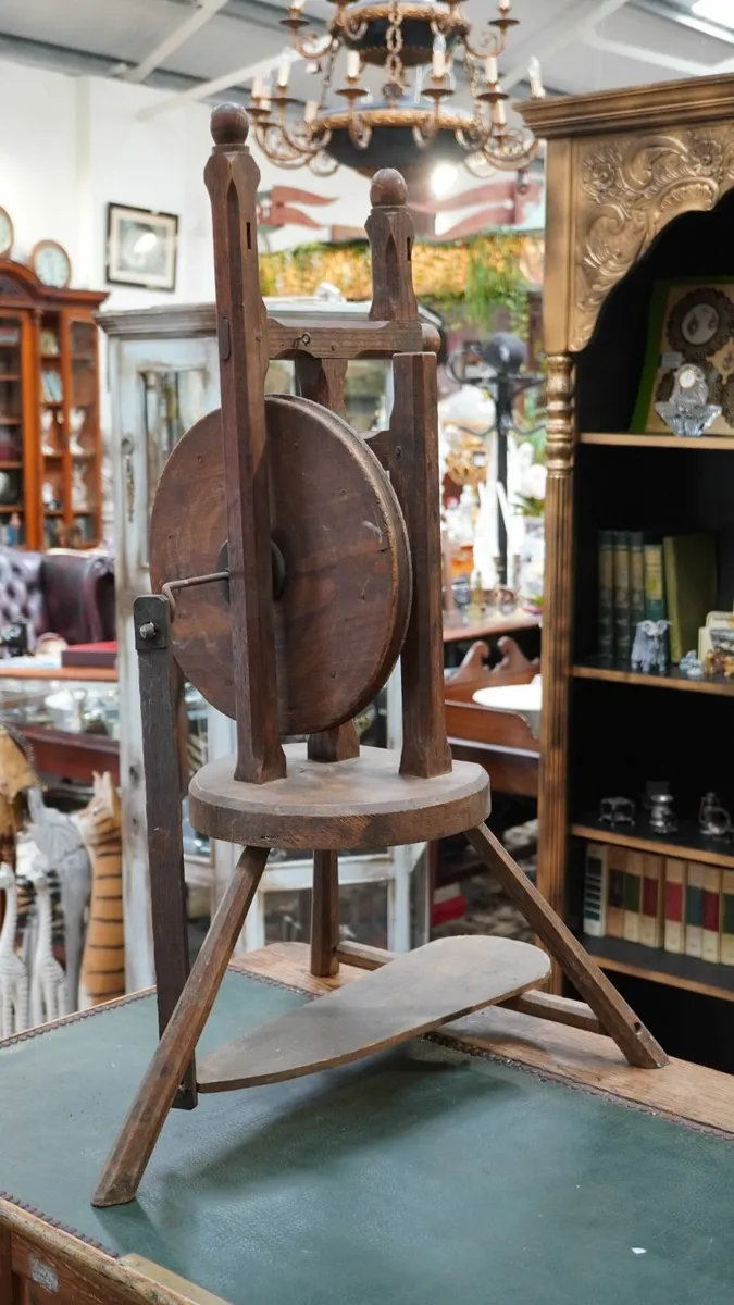 🔹 Antique Spanish Wooden Blower Wheel Mechanism - Image 1