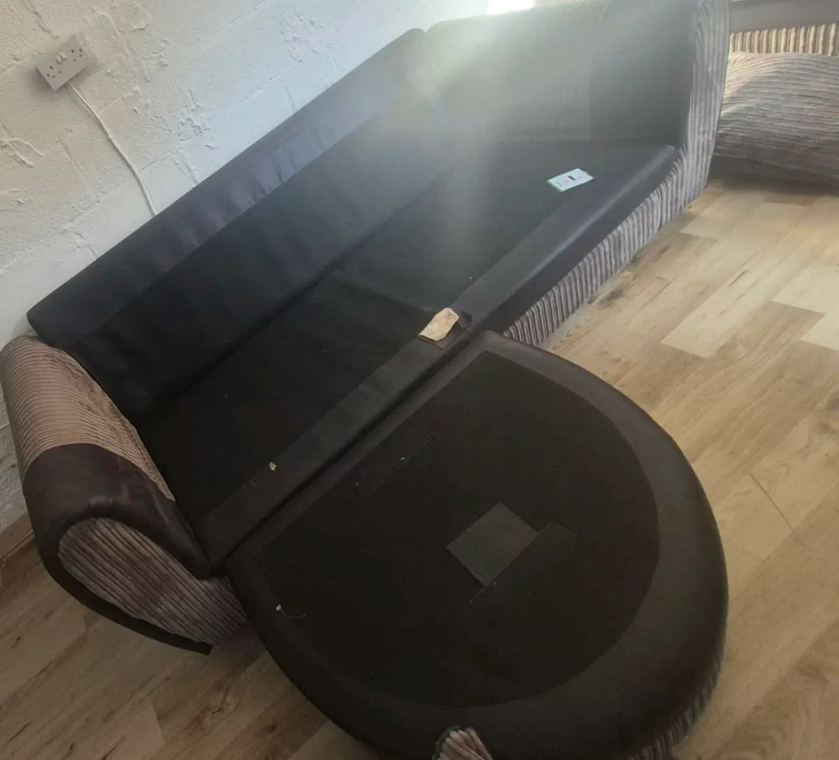 Chaise couch with Delivery - Image 2