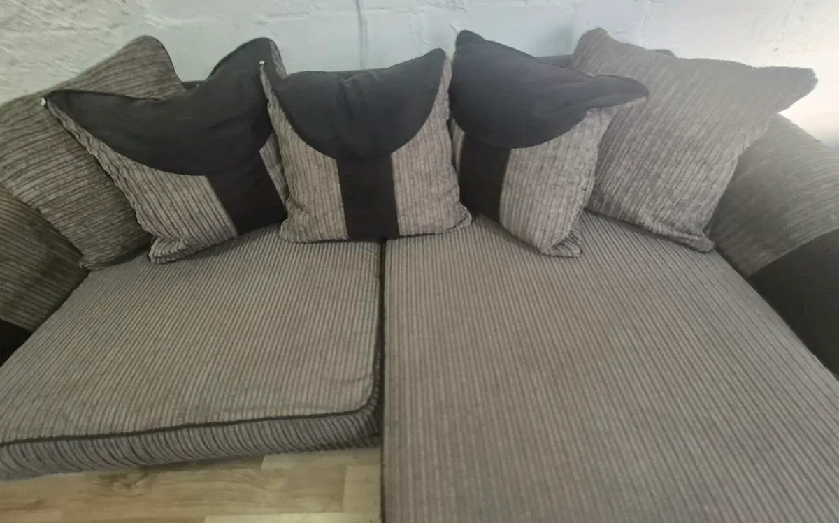 Chaise couch with Delivery - Image 3