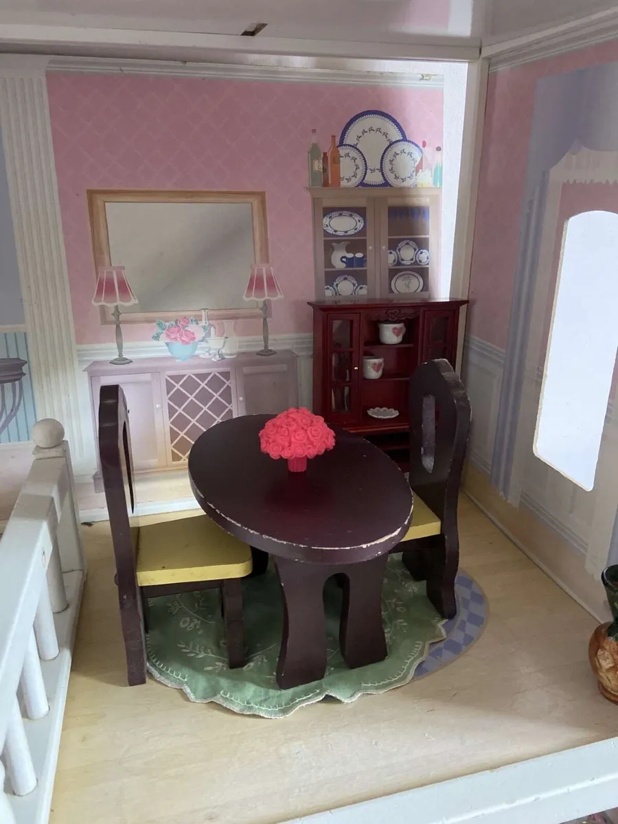 Large dollhouse with furniture included - Image 3