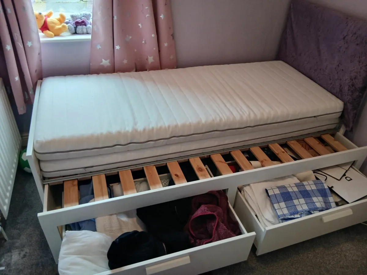 Day Bed - Image 1