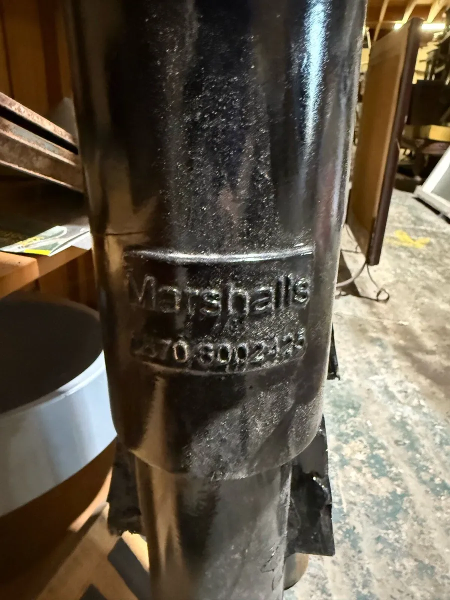 2 metal ballards - Image 3