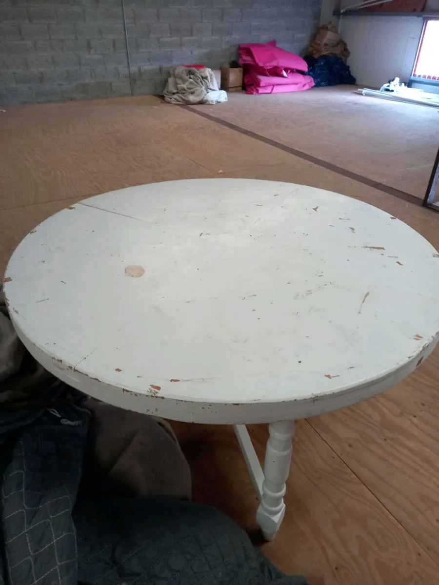Round Mexican pine solid tables. 2 available - Image 4