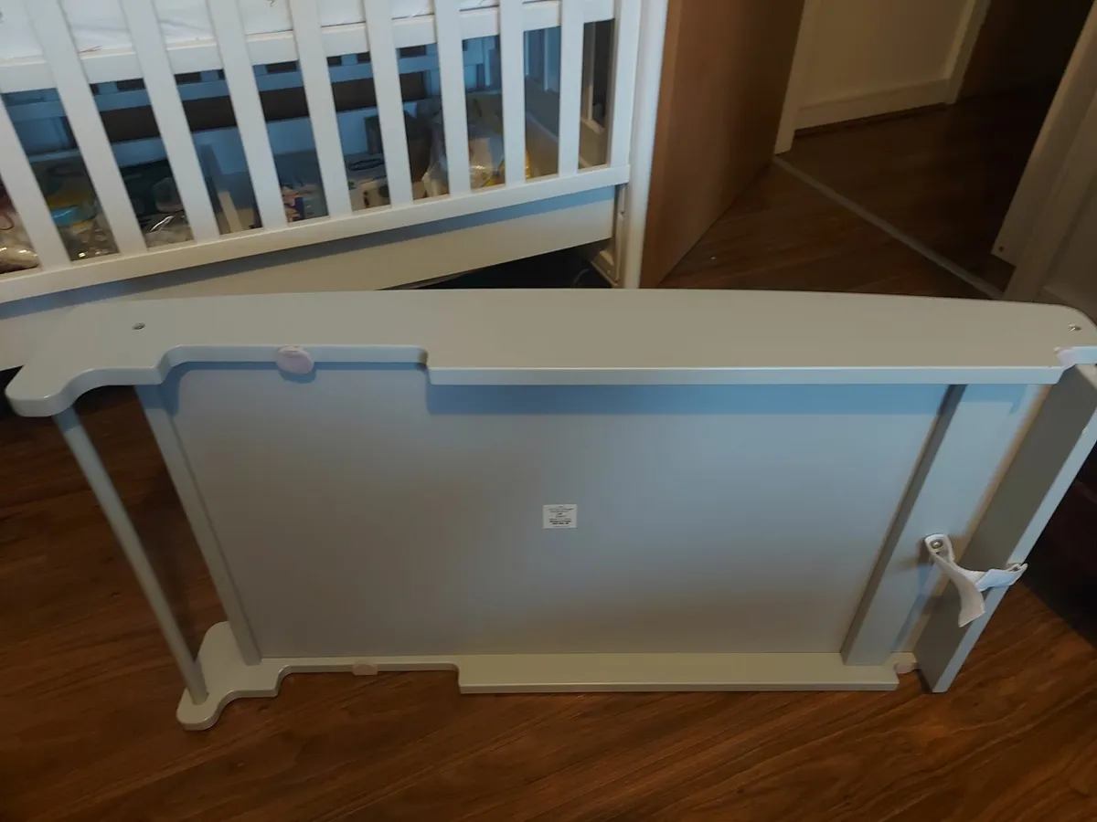 Changing table for baby - Image 2