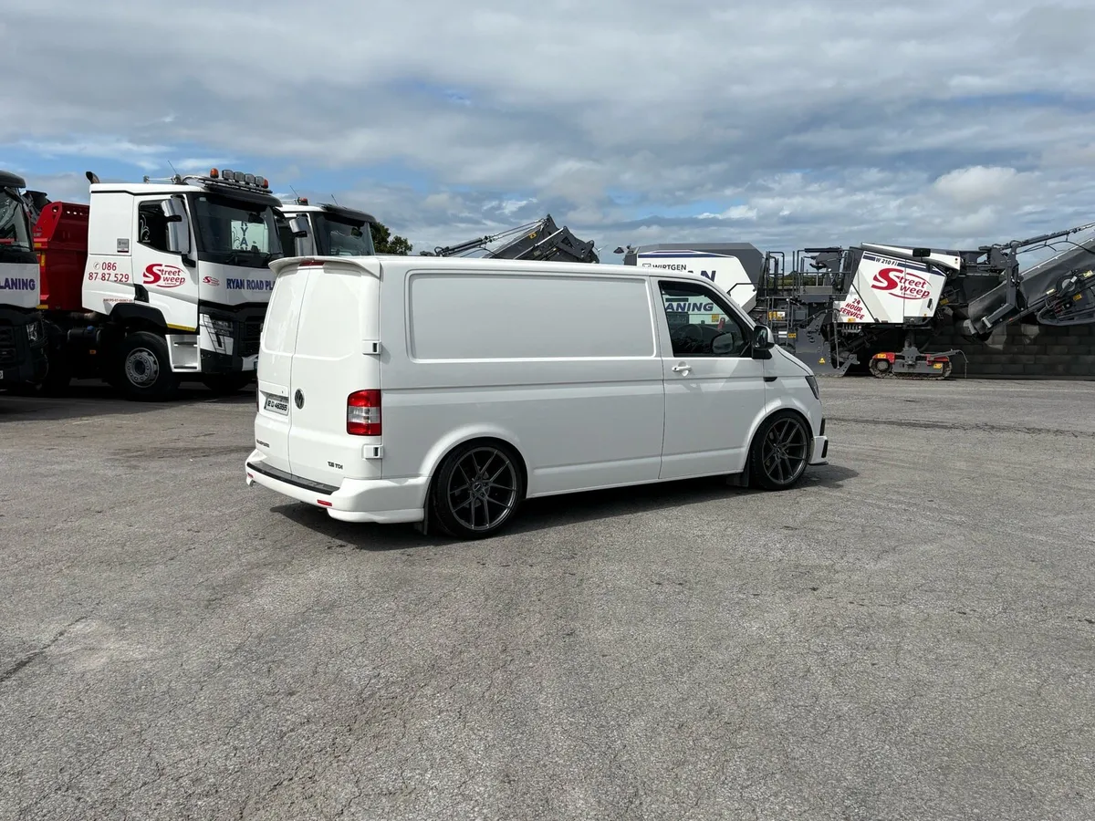 Volkswagen Transporter - Image 4