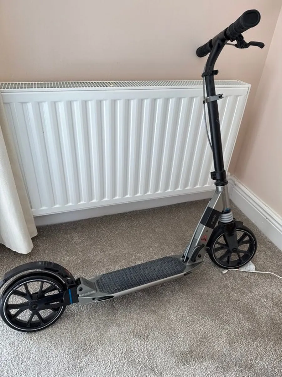 Oxelo adult scooter - Image 1