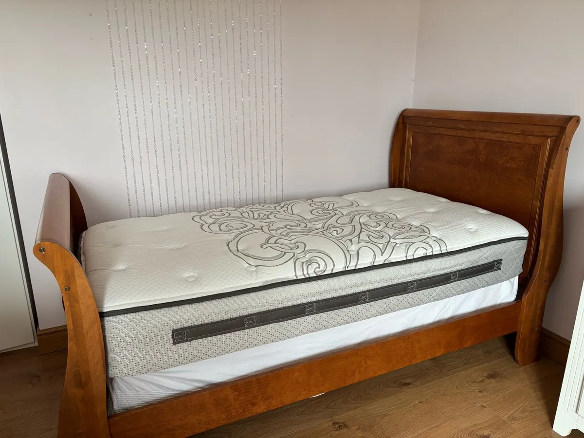 Pottery Barn Single Sleigh Bed & Mattress - Image 3