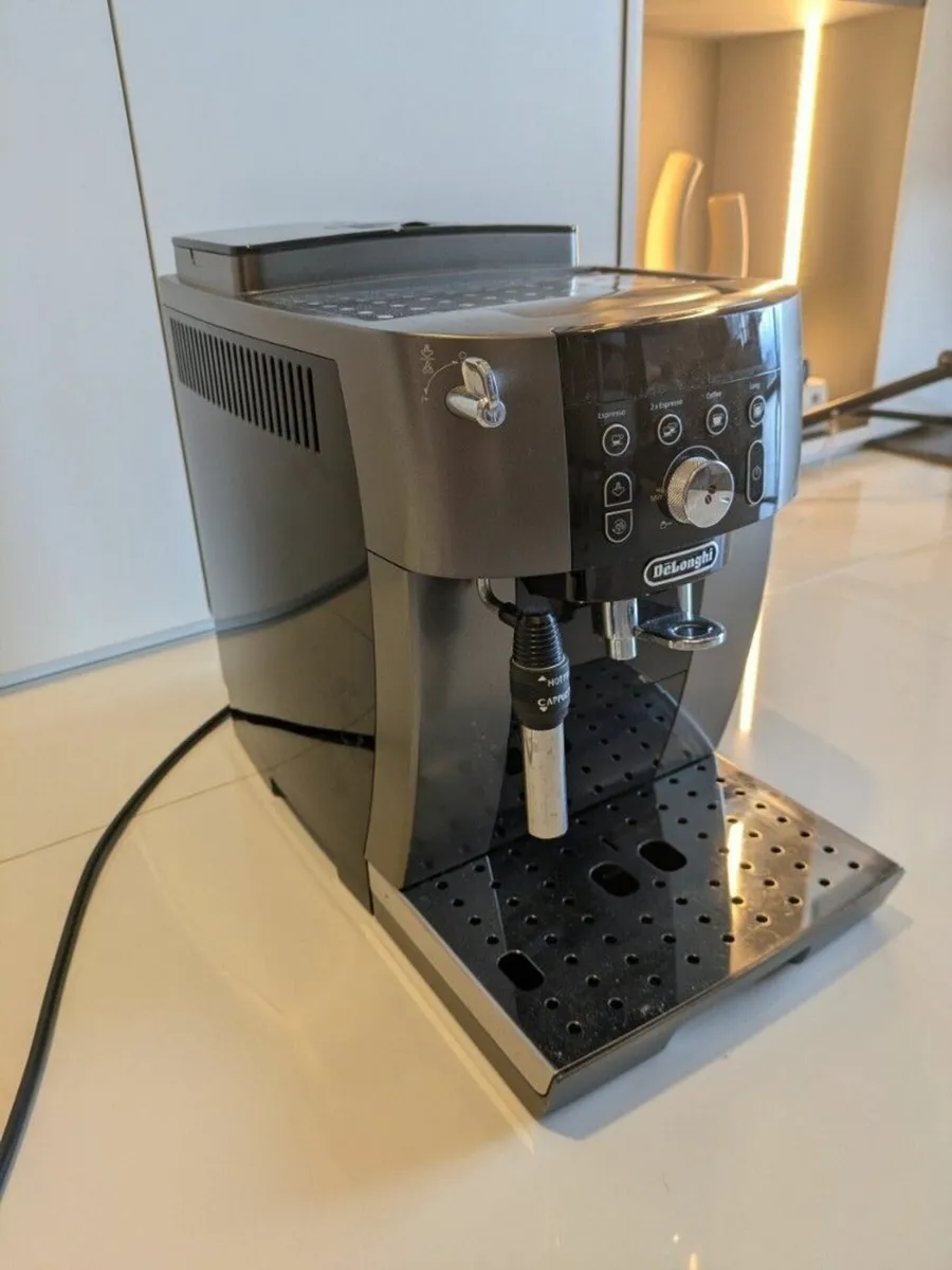 DeLonghi Magnifica S coffee machine - Image 2