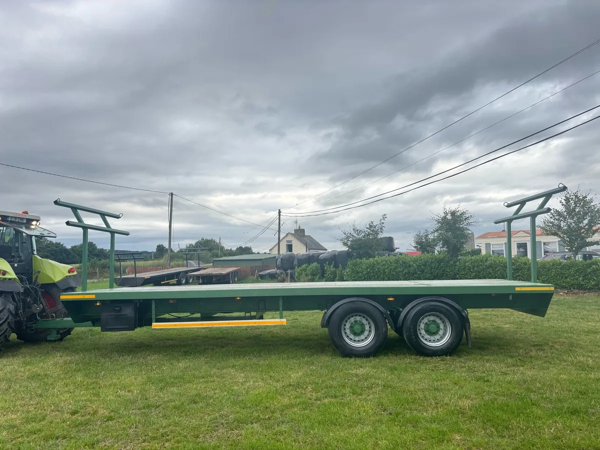 Bale trailer - Image 1