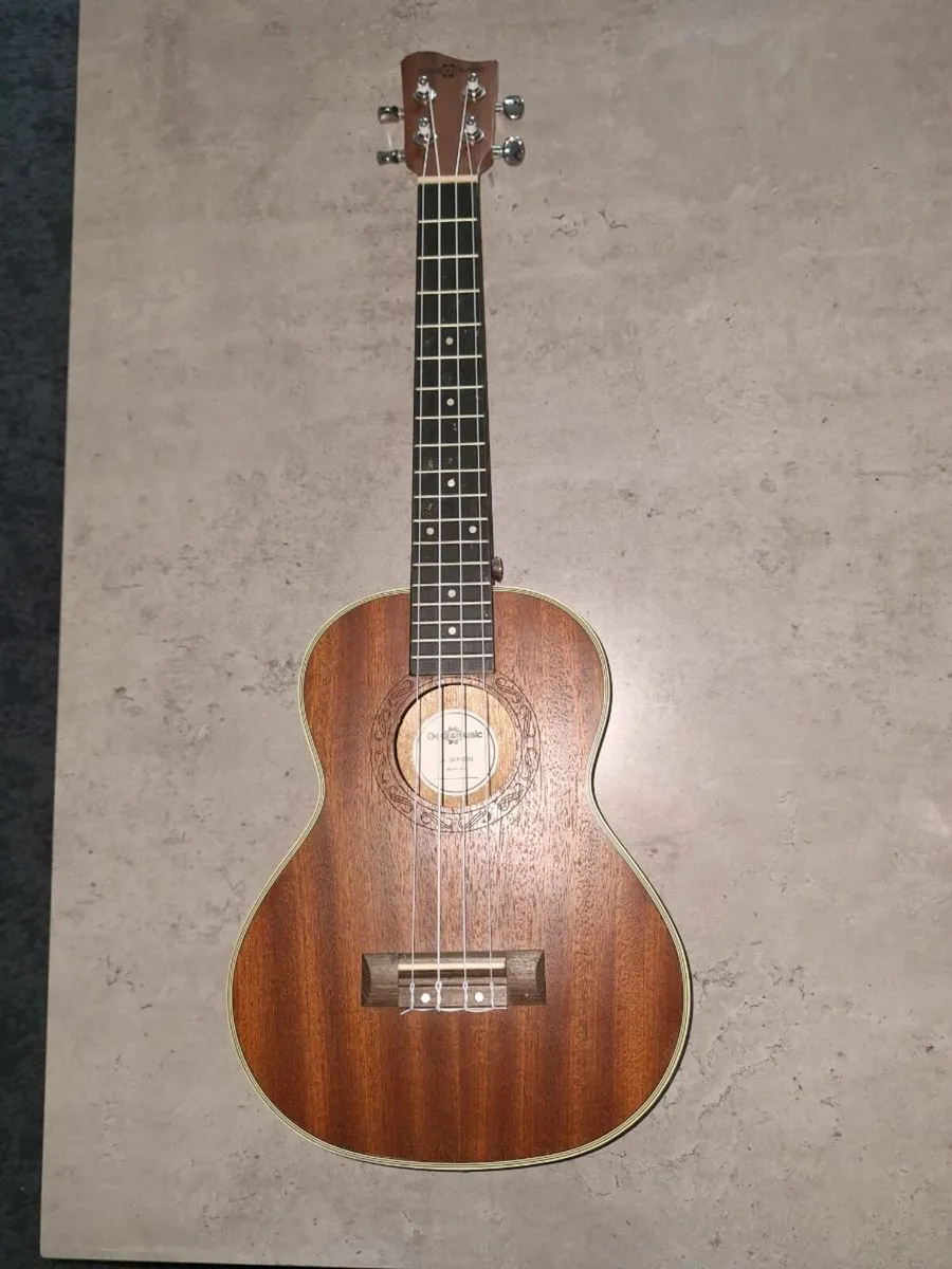Ukulele,  case and music stand - Image 1