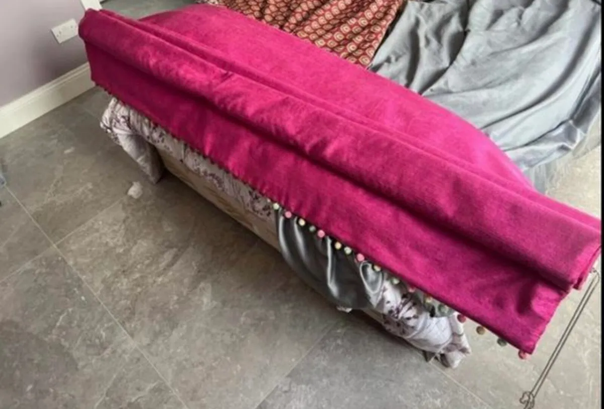 Pink Bedroom Blind - Image 3