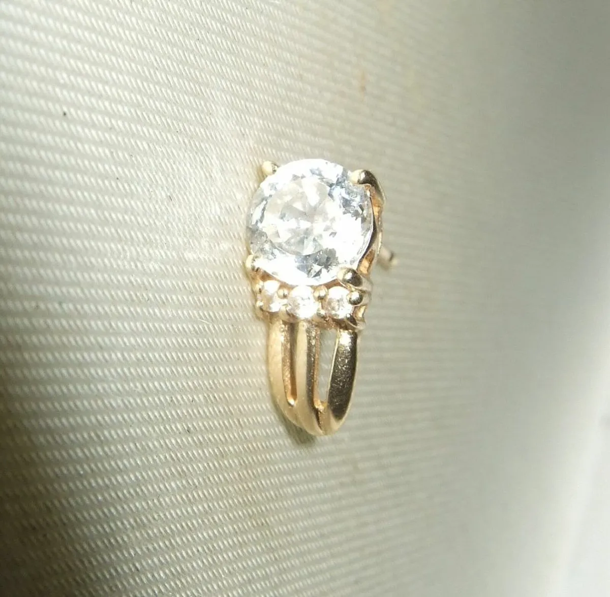 Hallmarked 14ct Gold Gemset Ear Cuff - Image 4