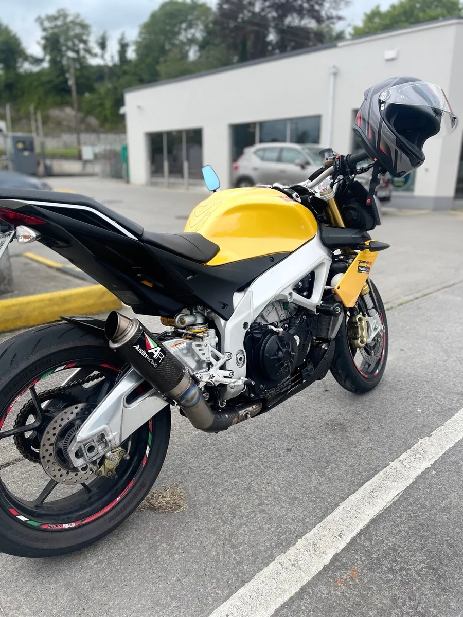 Aprilia Tuono V4 2012 - Image 1