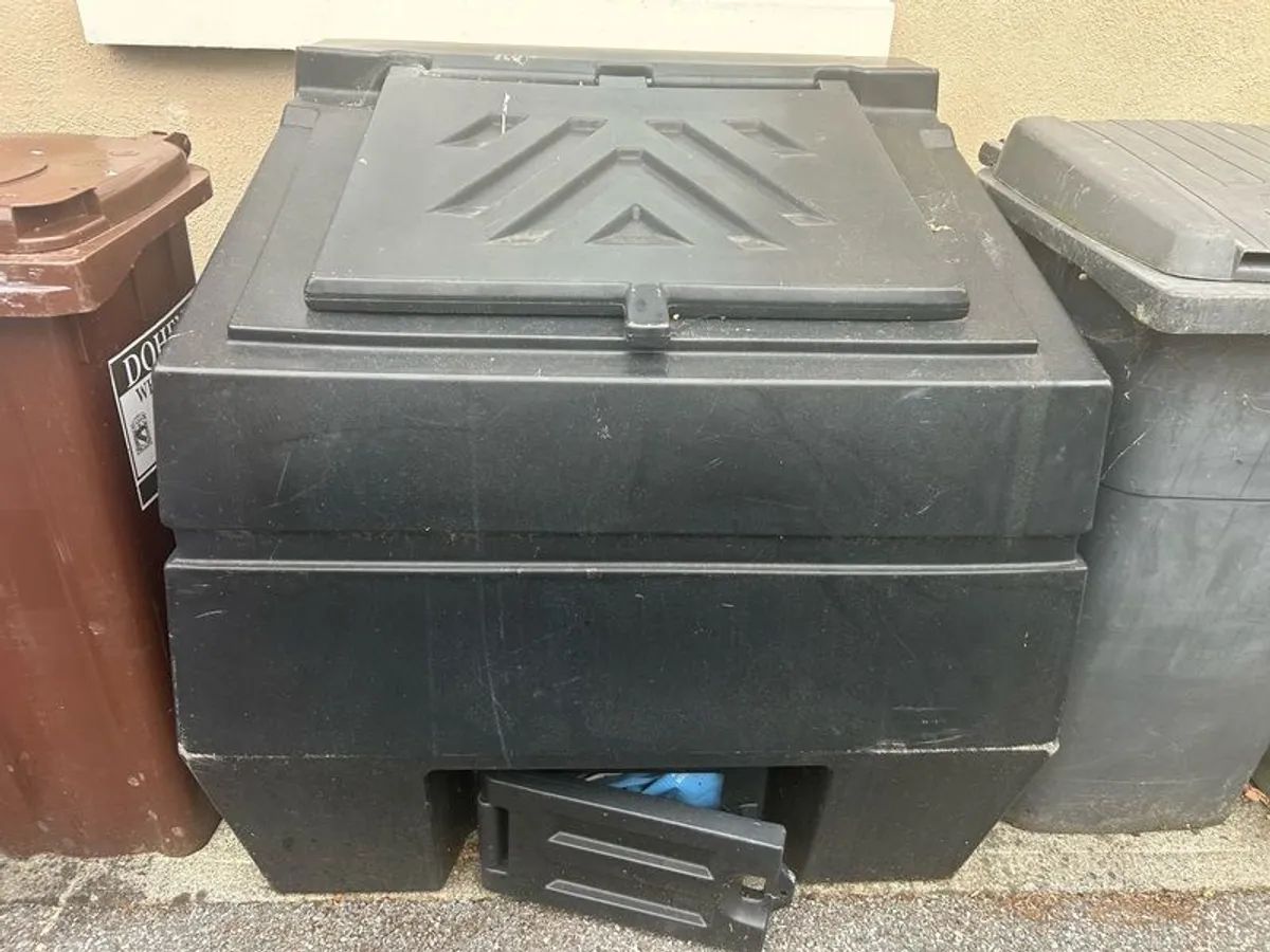 coal bunker /garden storage unit - Image 1