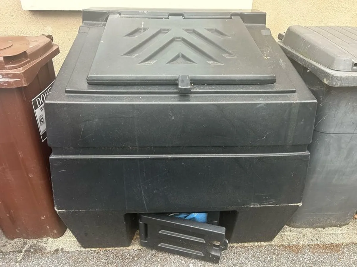 coal bunker /garden storage unit - Image 2