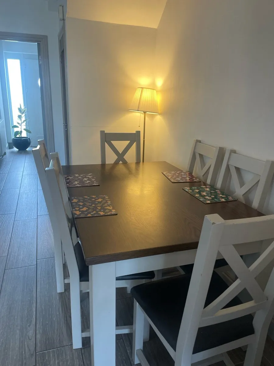 Wooden table and 6 chairs - Image 1