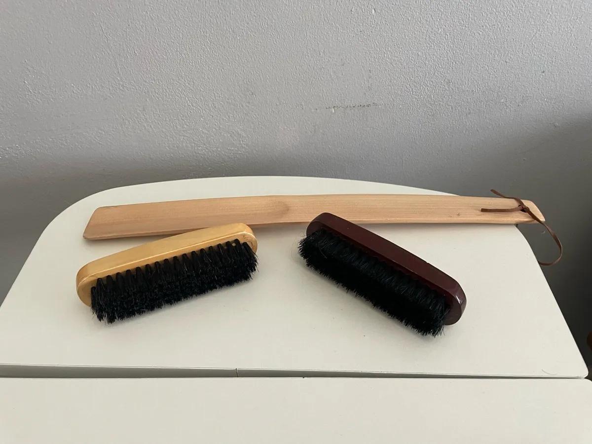 2 Shoe polishing brush + 1 Wooden Shoe Horn - Image 1