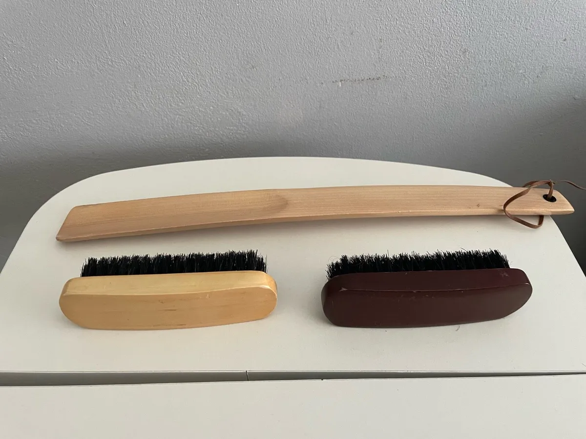 2 Shoe polishing brush + 1 Wooden Shoe Horn - Image 2