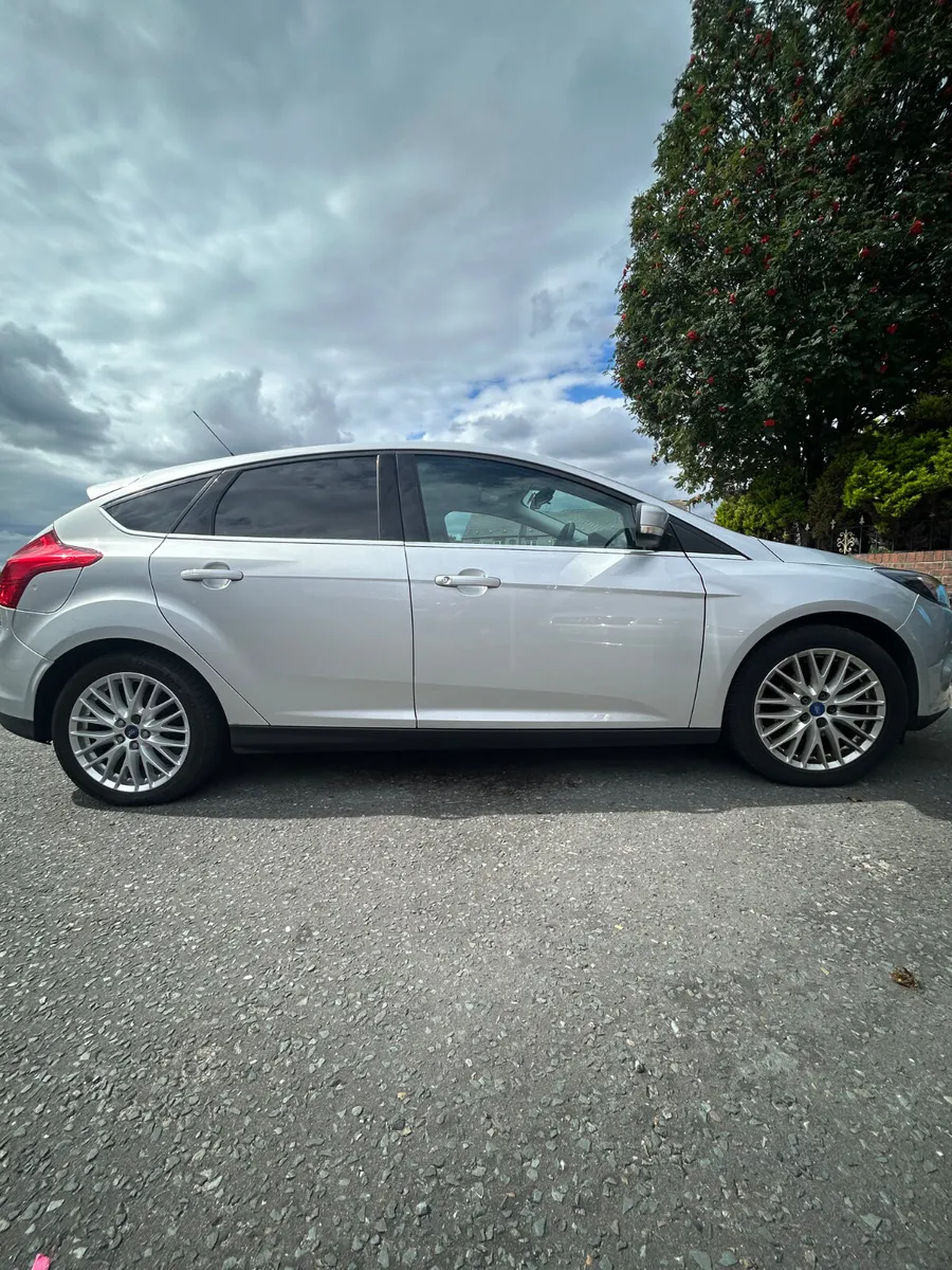 Ford Focus 2011 - Image 1