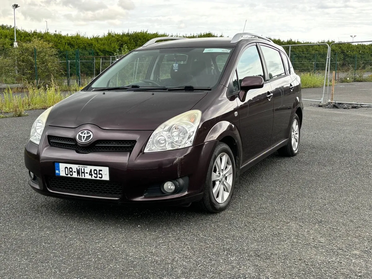 Toyota Corolla verso 7 seater - Image 2