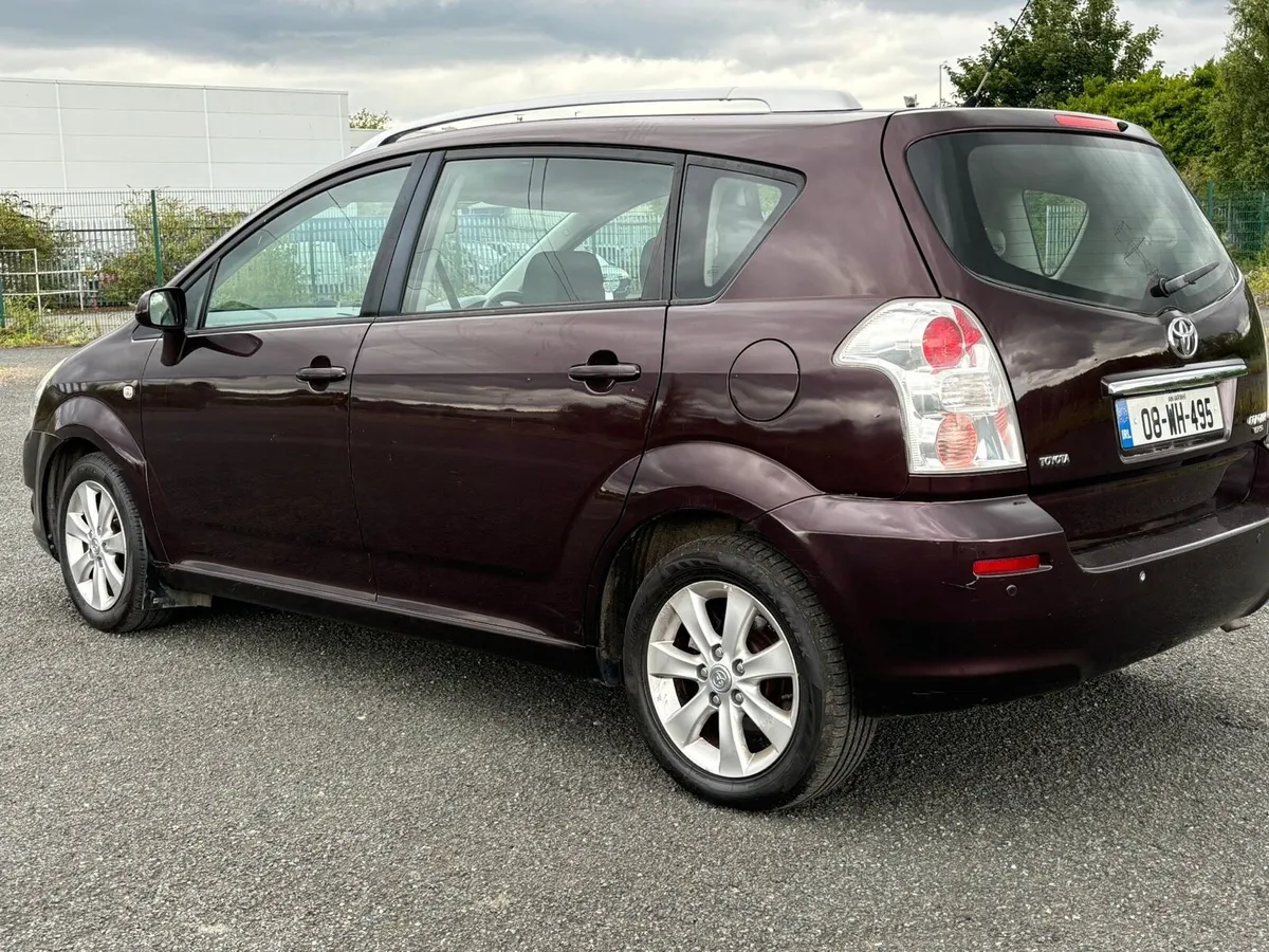 Toyota Corolla verso 7 seater - Image 3