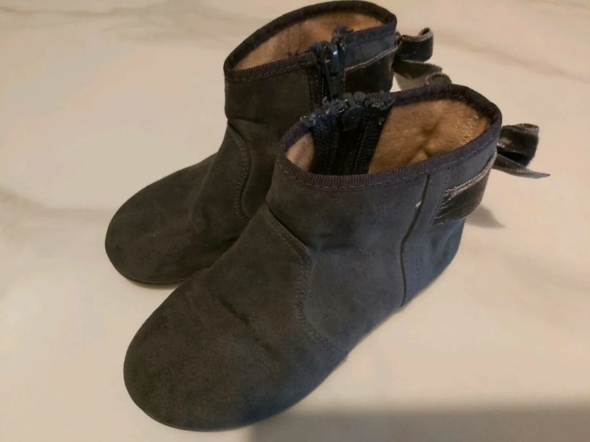 Grey boots - Image 1