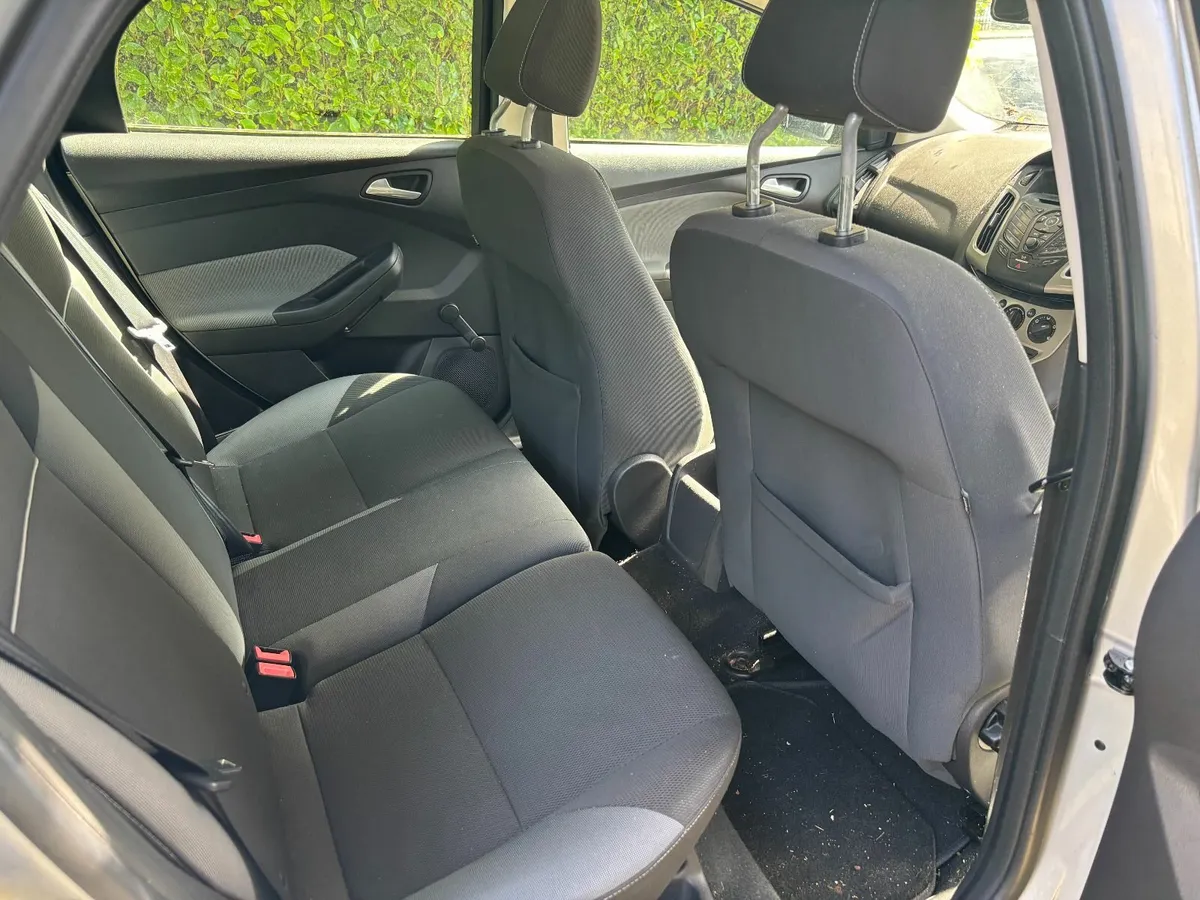 Ford Focus 2012 - Image 2