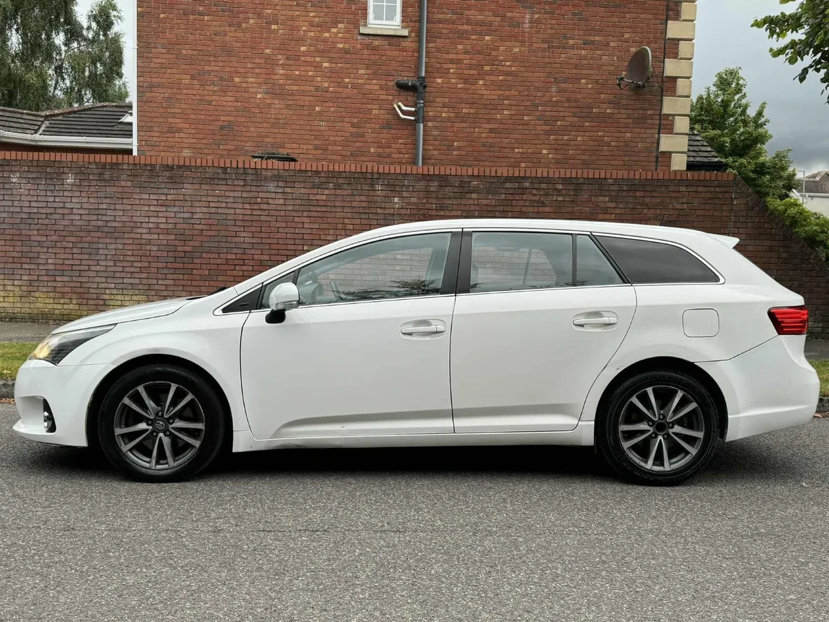 142 Toyota Avensis D4d Automatic - Image 4