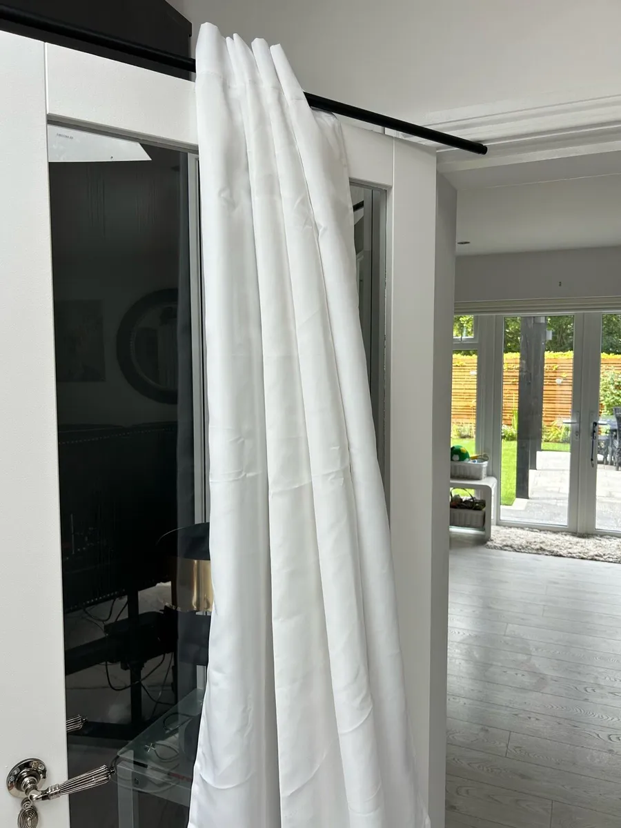 Curtains - Image 2