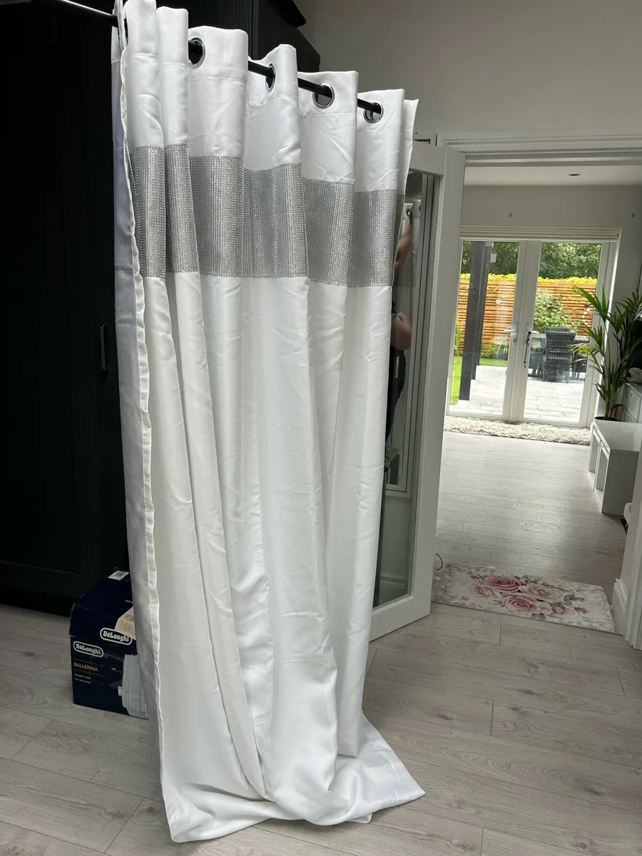 Curtains - Image 2