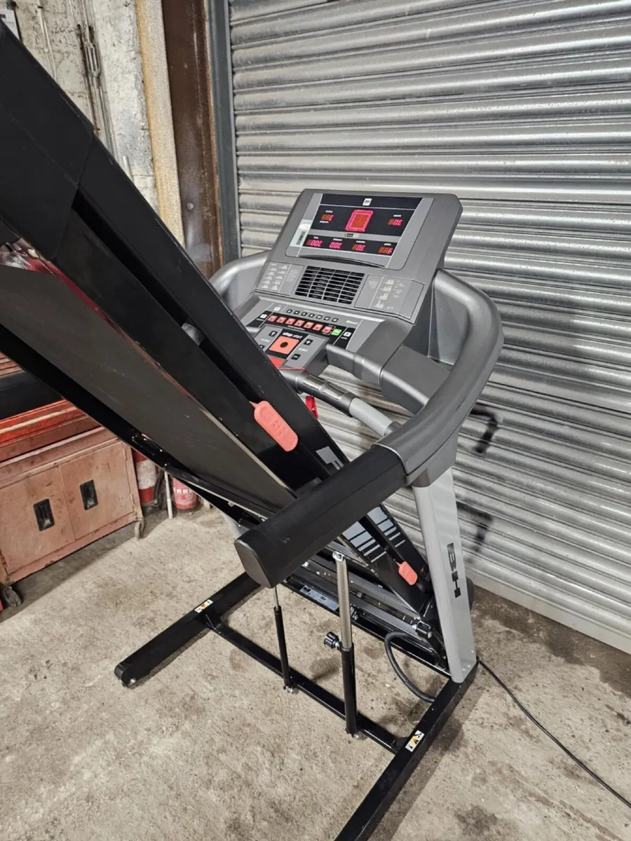 Treadmill - Image 1