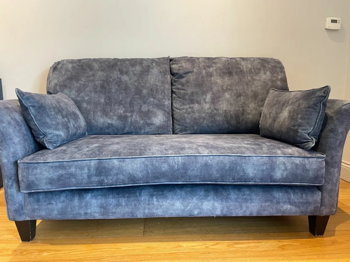 Large 2-seater couch. - Image 1