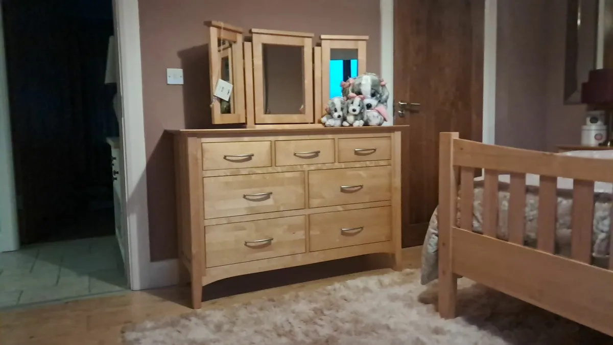 Bedroom furniture - Image 3