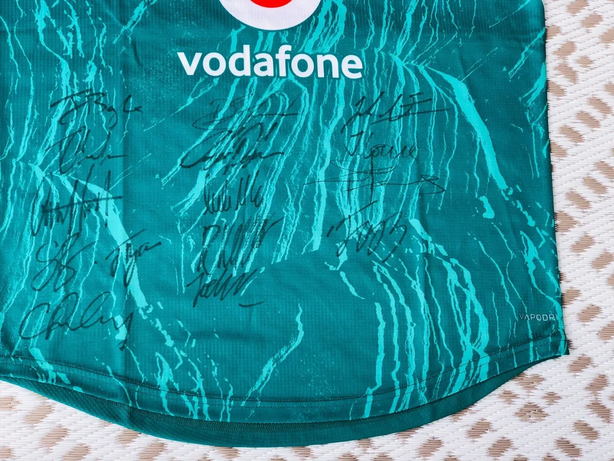 New Ireland rugby shirt signed by 2025 team - Image 1