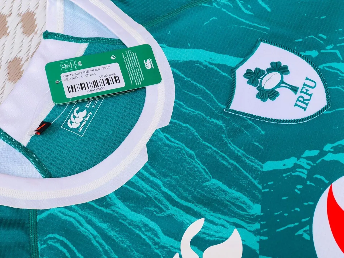 New Ireland rugby shirt signed by 2025 team - Image 3