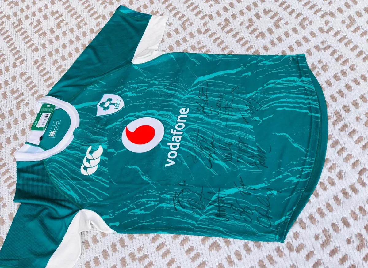 New Ireland rugby shirt signed by 2025 team - Image 4