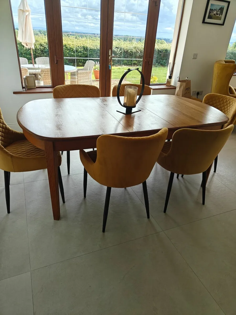 Dining table - Image 1