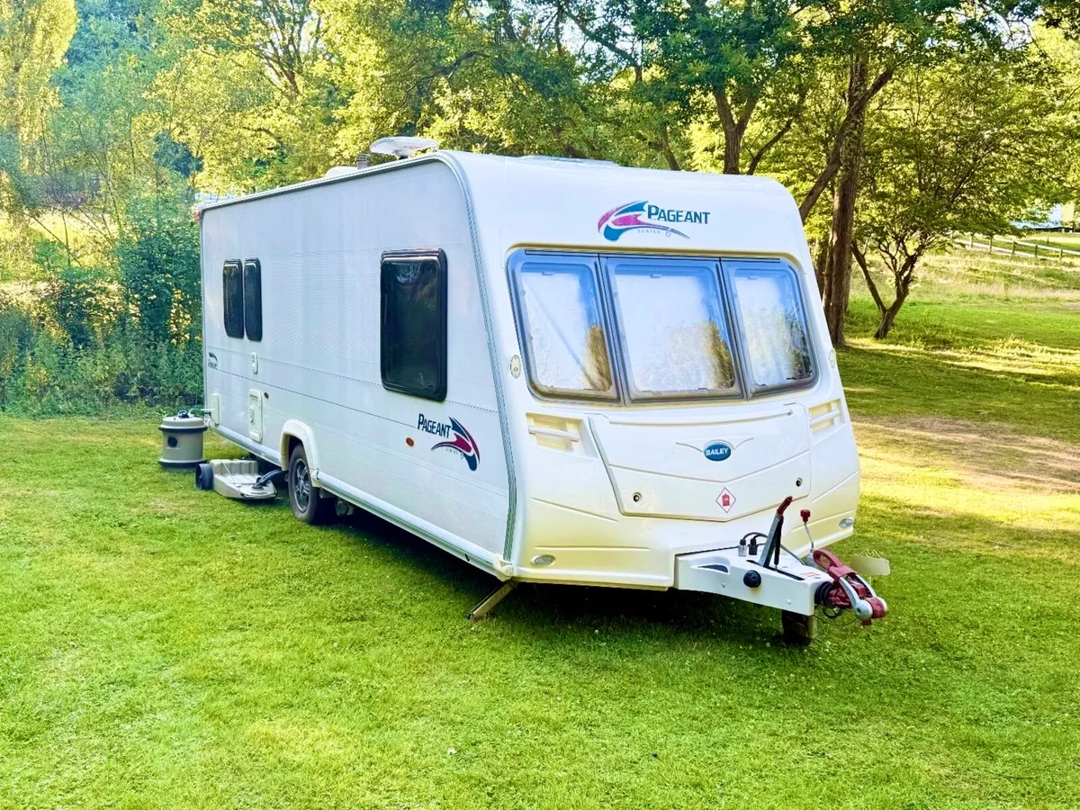 Bailey Pageant Series 6 six berth new awning - Image 1