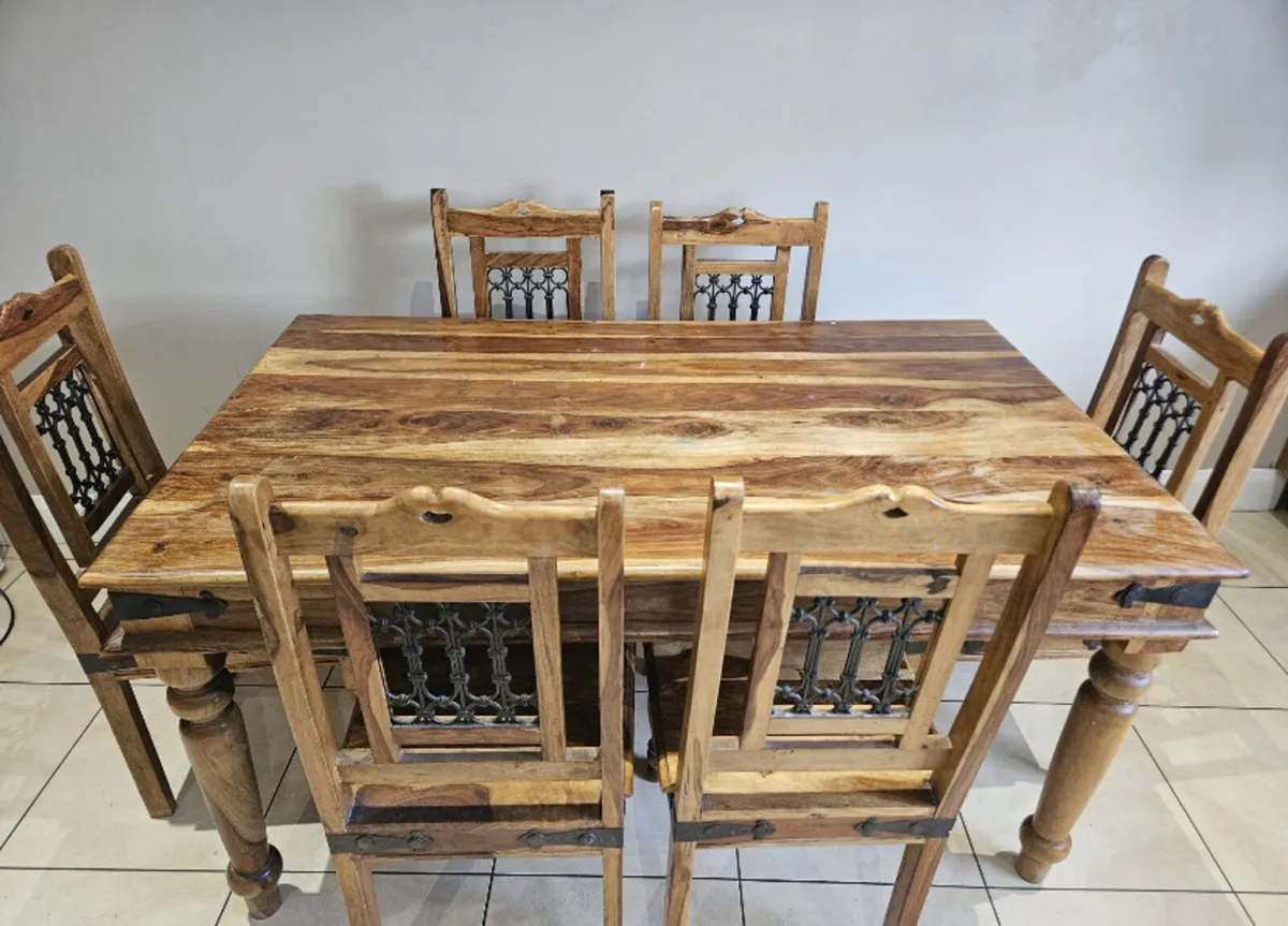 Solid Indian oak Table and Chairs - Image 1