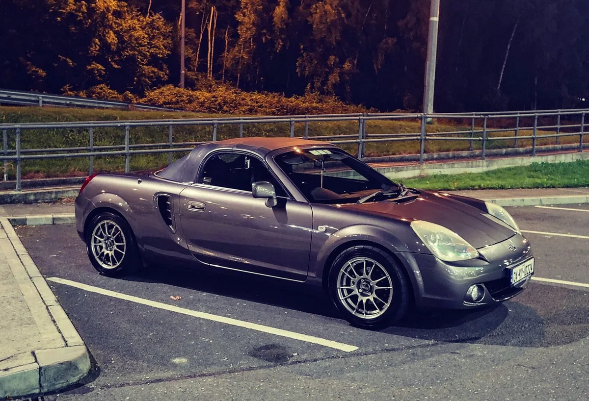 2004 Toyota MR2 - Image 2