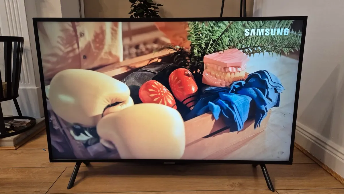 43" Samsung 4K UHD Smart TV - Image 4