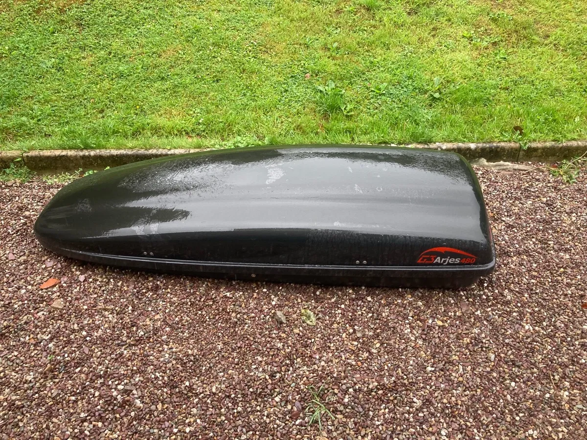 Roof box - Image 1